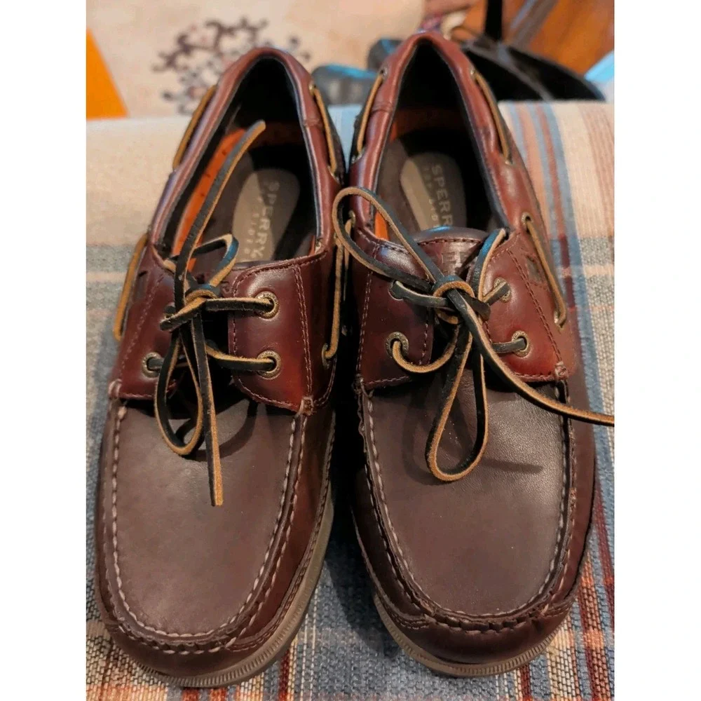 Sperry men eye